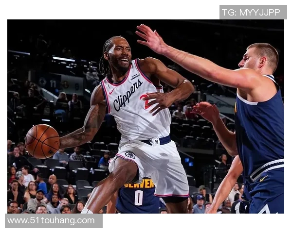 国王队与掘金队激战正酣谁能在季后赛中笑到最后